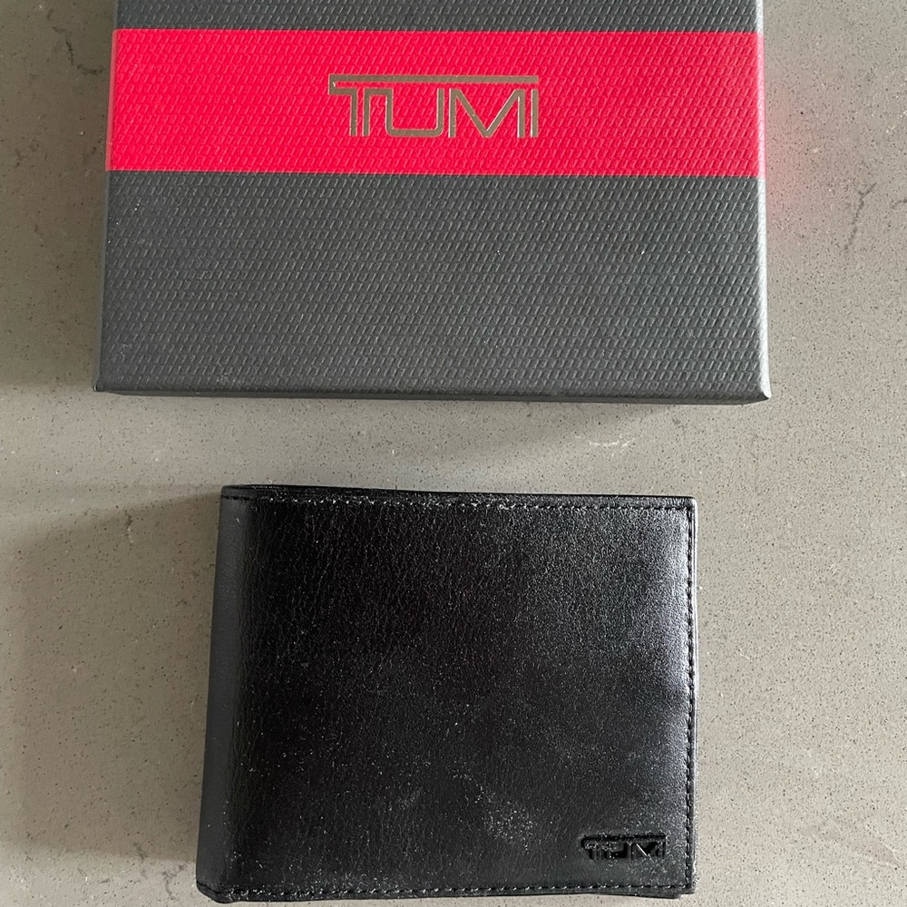 Tumi Wallet - never used